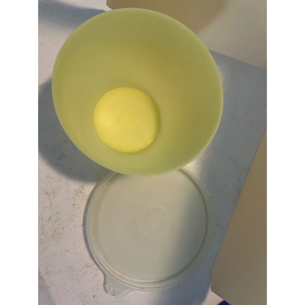Vintage Tupperware Wonderlier Bowl Sunbeam Yellow with Sheer Seal lid #148-43